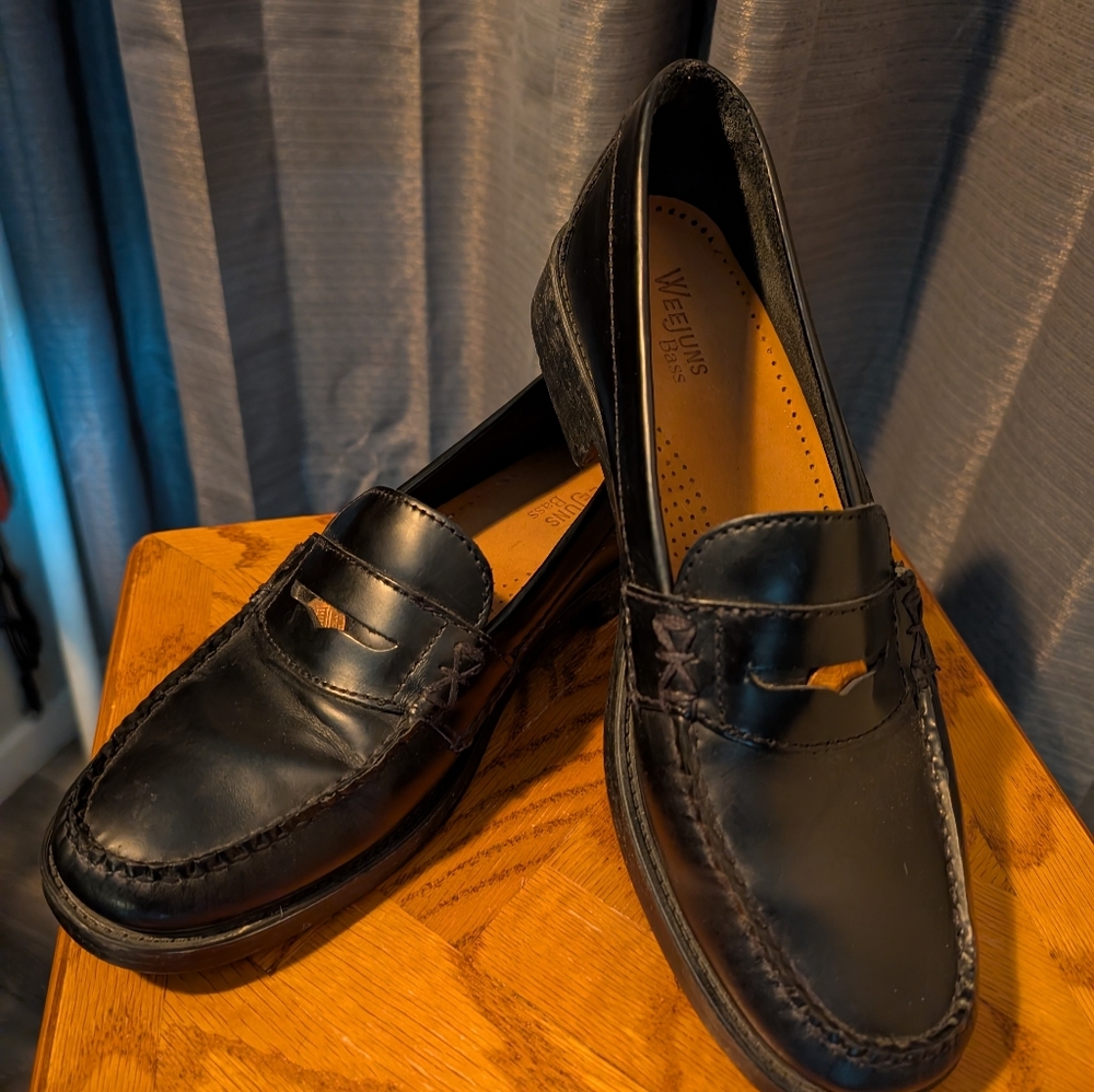Vintage Weejuns Bass Penny Loafers